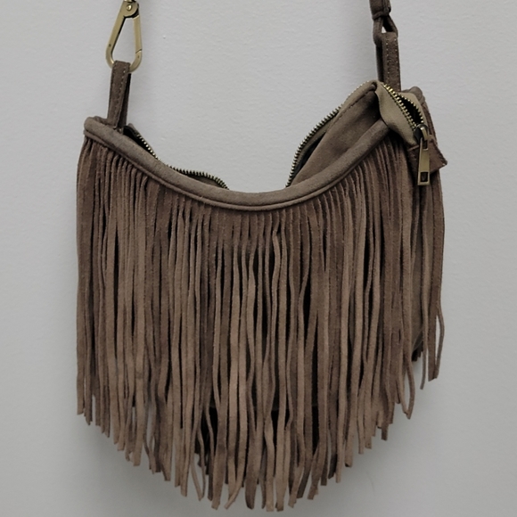 Ecoté suede fringe crossbody bag - Picture 15 of 15